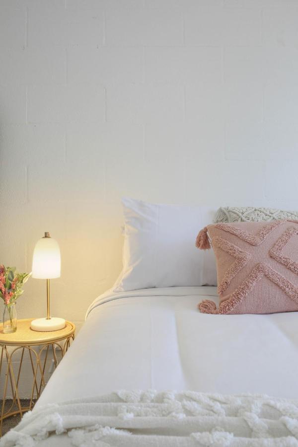 Abode Mooloolaba, Backpackers & Motel Rooms Exterior foto